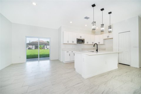 House in Kissimmee, Florida 4 bedrooms, 178.93 sq.m. № 2315294 - photo 14