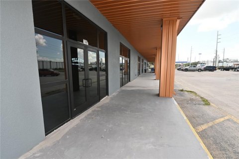 Propiedad comercial en venta en Umatilla, Florida, 2427.54 m2 № 1732407 - foto 2