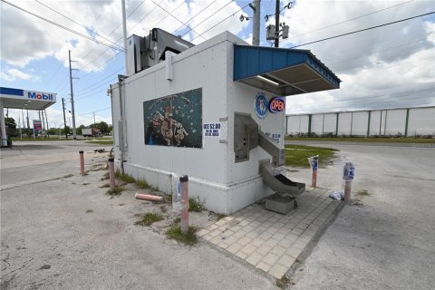 Propiedad comercial en venta en Umatilla, Florida, 2427.54 m2 № 1732407 - foto 14