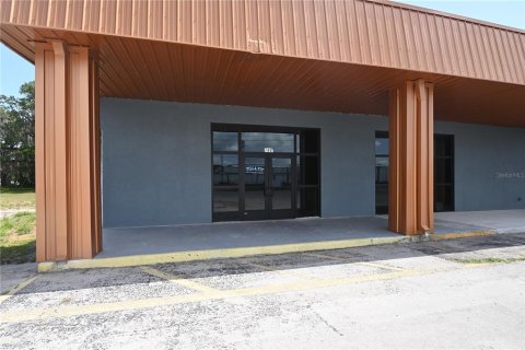Propiedad comercial en venta en Umatilla, Florida, 2427.54 m2 № 1732407 - foto 3