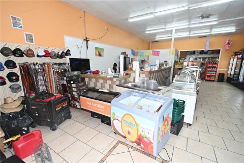 Propiedad comercial en venta en Umatilla, Florida, 2427.54 m2 № 1732407 - foto 25