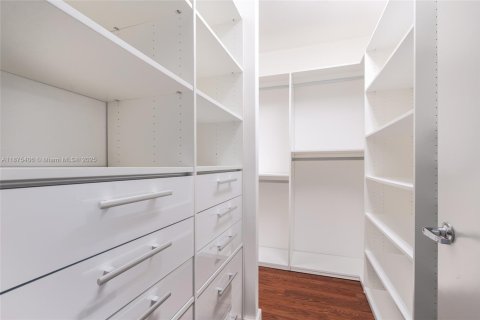 Condo in Bal Harbour, Florida, 2 bedrooms  № 1895831 - photo 27