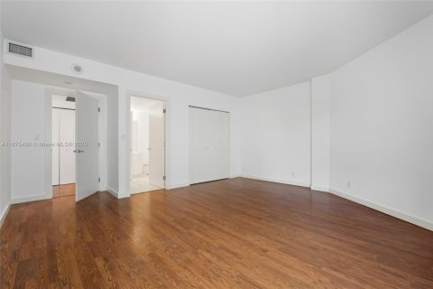 Condo in Bal Harbour, Florida, 2 bedrooms  № 1895831 - photo 24