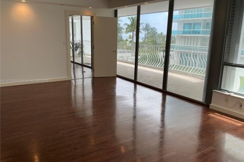 Condo in Bal Harbour, Florida, 2 bedrooms  № 1895831 - photo 7