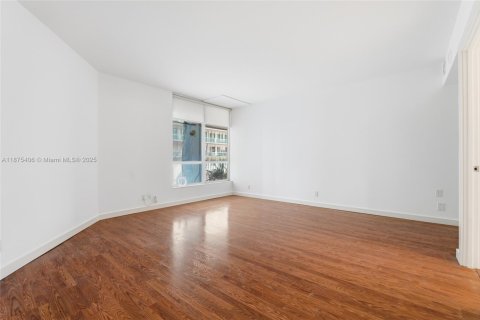 Condo in Bal Harbour, Florida, 2 bedrooms  № 1895831 - photo 25