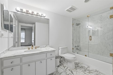 Condo in Bal Harbour, Florida, 2 bedrooms  № 1895831 - photo 29