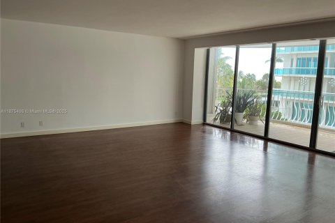 Condo in Bal Harbour, Florida, 2 bedrooms  № 1895831 - photo 8