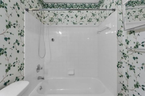 Condo in Winter Haven, Florida, 2 bedrooms № 2102174 - photo 30