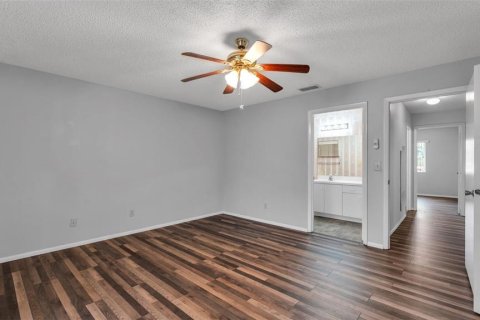 Condo in Winter Haven, Florida, 2 bedrooms № 2102174 - photo 15