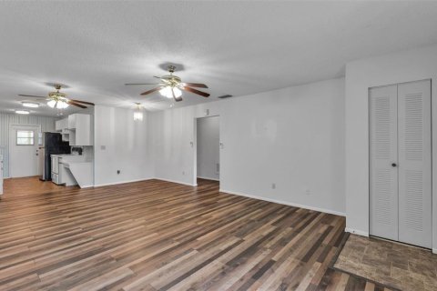 Condo in Winter Haven, Florida, 2 bedrooms № 2102174 - photo 13