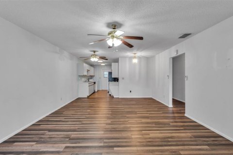 Condo in Winter Haven, Florida, 2 bedrooms № 2102174 - photo 7