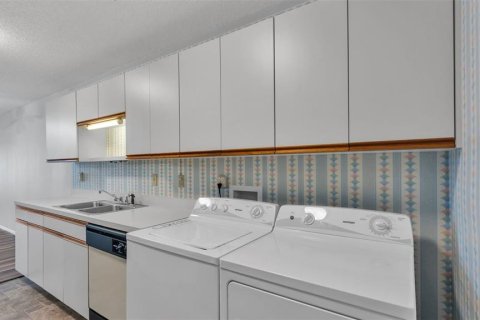 Condo in Winter Haven, Florida, 2 bedrooms № 2102174 - photo 23