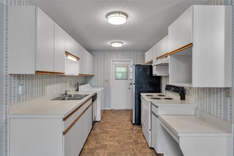Condo in Winter Haven, Florida, 2 bedrooms № 2102174 - photo 6