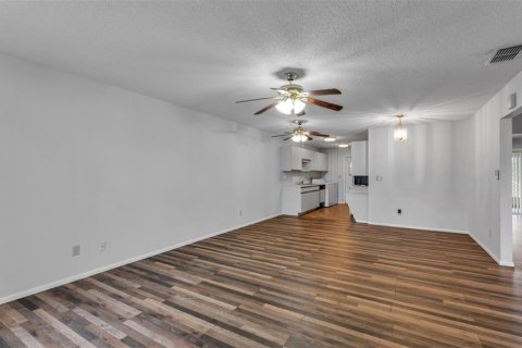 Condo in Winter Haven, Florida, 2 bedrooms № 2102174 - photo 14