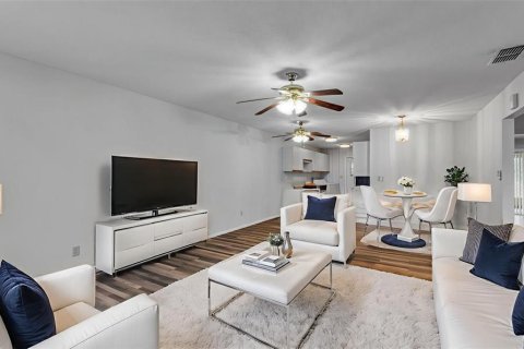 Condo in Winter Haven, Florida, 2 bedrooms № 2102174 - photo 2