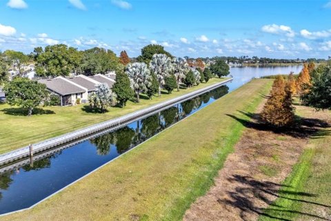 Condo in Winter Haven, Florida, 2 bedrooms № 2102174 - photo 3