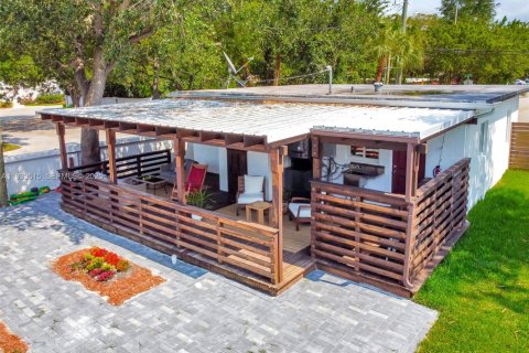 House in North Miami Beach, Florida 4 bedrooms, 153.29 sq.m. № 1992368 - photo 3