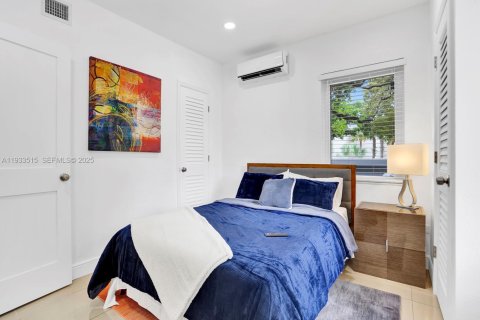 House in North Miami Beach, Florida 4 bedrooms, 153.29 sq.m. № 1992368 - photo 11