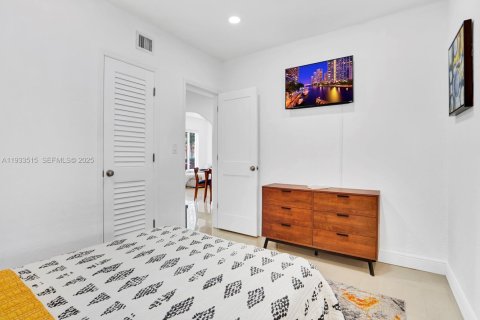 House in North Miami Beach, Florida 4 bedrooms, 153.29 sq.m. № 1992368 - photo 8
