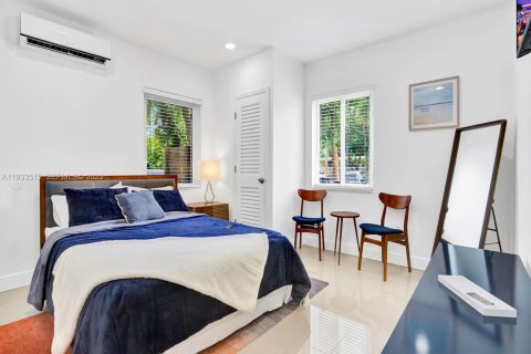 House in North Miami Beach, Florida 4 bedrooms, 153.29 sq.m. № 1992368 - photo 9