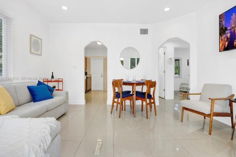 House in North Miami Beach, Florida 4 bedrooms, 153.29 sq.m. № 1992368 - photo 19