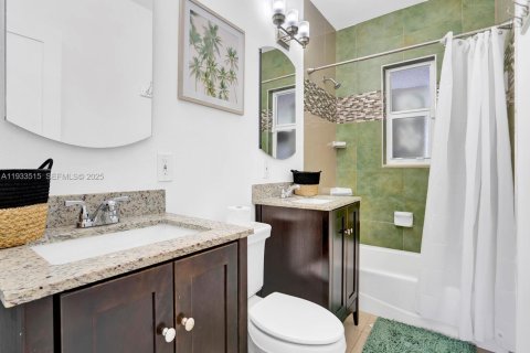 House in North Miami Beach, Florida 4 bedrooms, 153.29 sq.m. № 1992368 - photo 13
