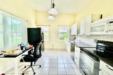 House in Gulfport, Florida 3 bedrooms, 99.41 sq.m. № 1894835 - photo 9