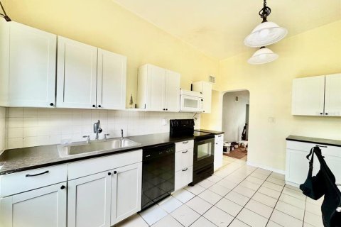 House in Gulfport, Florida 3 bedrooms, 99.41 sq.m. № 1894835 - photo 10