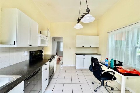 House in Gulfport, Florida 3 bedrooms, 99.41 sq.m. № 1894835 - photo 12