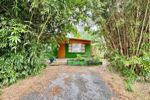 House in Gulfport, Florida 3 bedrooms, 99.41 sq.m. № 1894835 - photo 1