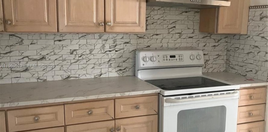 Adosado en Lauderhill, Florida 3 dormitorios, 161.65 m2 № 2030363