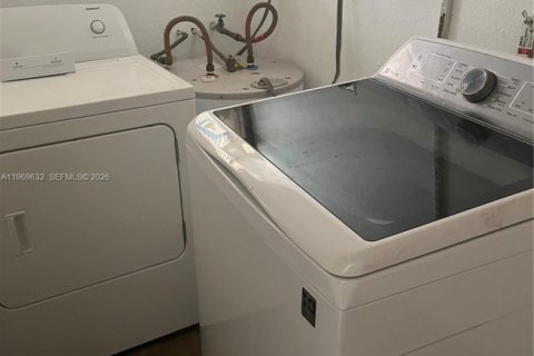 Adosado en alquiler en Lauderhill, Florida, 3 dormitorios, 161.65 m2 № 2030363 - foto 5