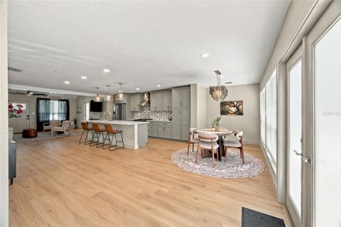 Casa en venta en Saint Petersburg, Florida, 3 dormitorios, 182.37 m2 № 2384054 - foto 20