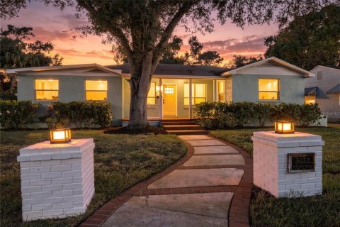 Casa en Saint Petersburg, Florida 3 dormitorios, 182.37 m2 № 2384054