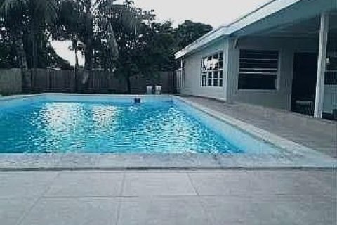 Villa ou maison à vendre à Hialeah, Floride: 8 chambres, 396.88 m2 № 2194155 - photo 7