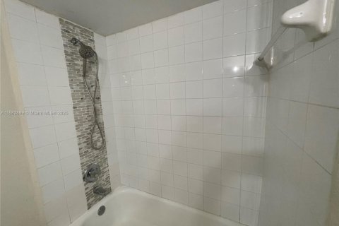 Купить кондоминиум в Санрайз, Флорида 2 спальни, 87.7м2, № 2016005 - фото 9