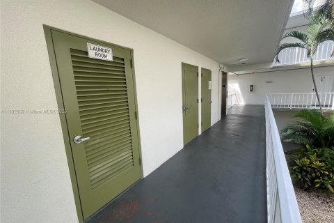 Купить кондоминиум в Санрайз, Флорида 2 спальни, 87.7м2, № 2016005 - фото 21