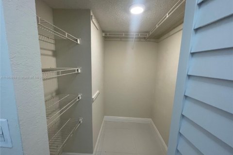 Купить кондоминиум в Санрайз, Флорида 2 спальни, 87.7м2, № 2016005 - фото 11