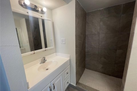 Купить кондоминиум в Санрайз, Флорида 2 спальни, 87.7м2, № 2016005 - фото 13