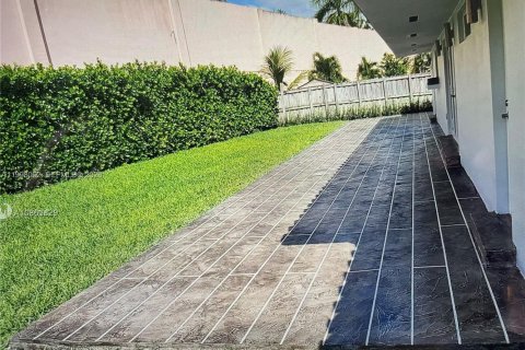 Снять в аренду виллу или дом в Майами, Флорида 3 спальни, 125.88м2, № 2063445 - фото 25