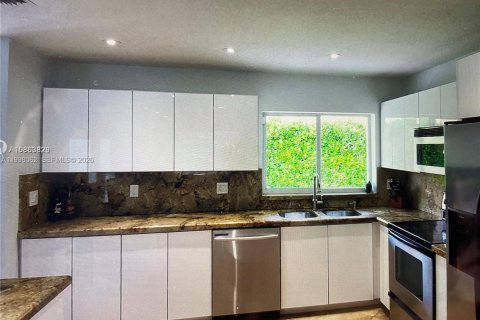 Снять в аренду виллу или дом в Майами, Флорида 3 спальни, 125.88м2, № 2063445 - фото 6