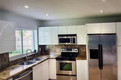 Снять в аренду виллу или дом в Майами, Флорида 3 спальни, 125.88м2, № 2063445 - фото 5