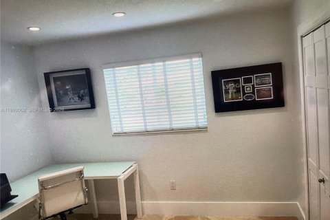 Снять в аренду виллу или дом в Майами, Флорида 3 спальни, 125.88м2, № 2063445 - фото 16