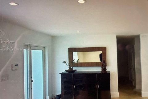 Снять в аренду виллу или дом в Майами, Флорида 3 спальни, 125.88м2, № 2063445 - фото 11