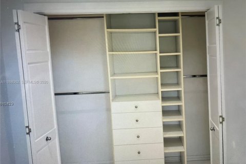 Снять в аренду виллу или дом в Майами, Флорида 3 спальни, 125.88м2, № 2063445 - фото 18