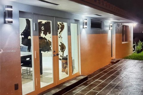 Снять в аренду виллу или дом в Майами, Флорида 3 спальни, 125.88м2, № 2063445 - фото 26
