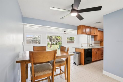 House in Port Charlotte, Florida 2 bedrooms, 114.08 sq.m. № 1813604 - photo 5