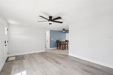 House in Port Charlotte, Florida 2 bedrooms, 114.08 sq.m. № 1813604 - photo 3