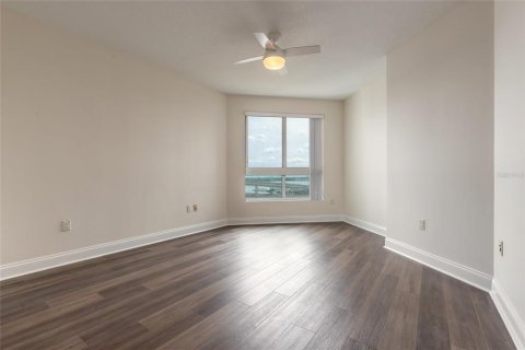 Condo in Daytona Beach, Florida, 2 bedrooms  № 1591576 - photo 13