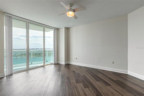 Condo in Daytona Beach, Florida, 2 bedrooms  № 1591576 - photo 16